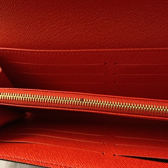 AUTHENTIC BRAND NEW Louis Vuitton Sarah Wallet with dust bag! - Picture 10 of 10